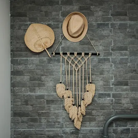 1 Quarto, Alcantara,