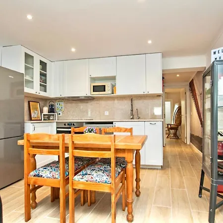 1 Quarto, Alcantara, Lisbon