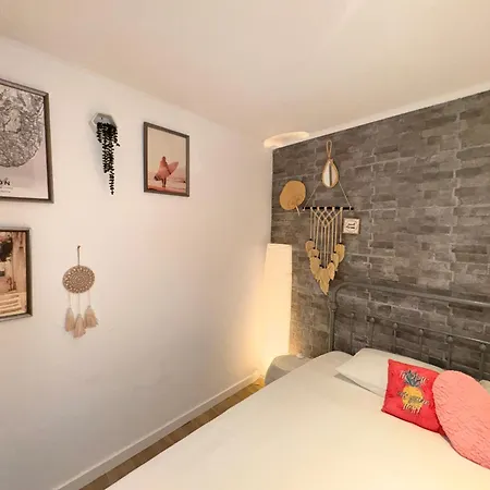 1 Quarto, Alcantara,