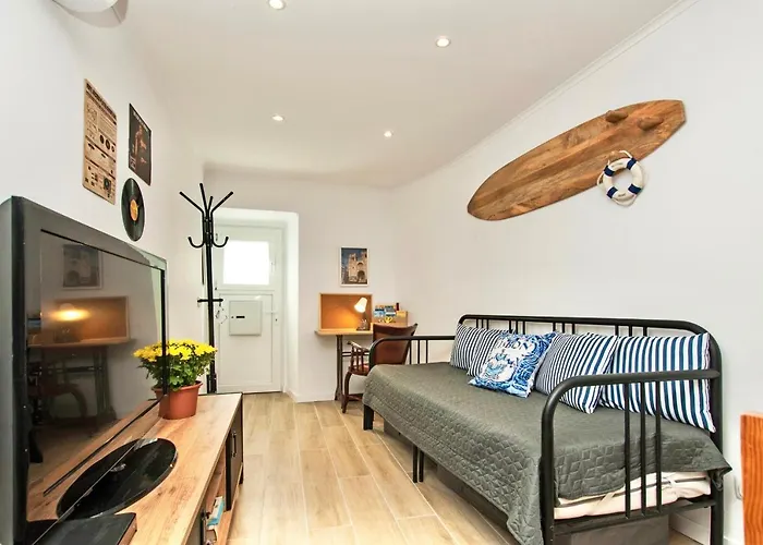 1 Quarto, Alcantara,