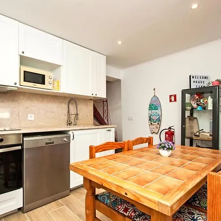 1 Quarto, Alcantara, * Lisbona